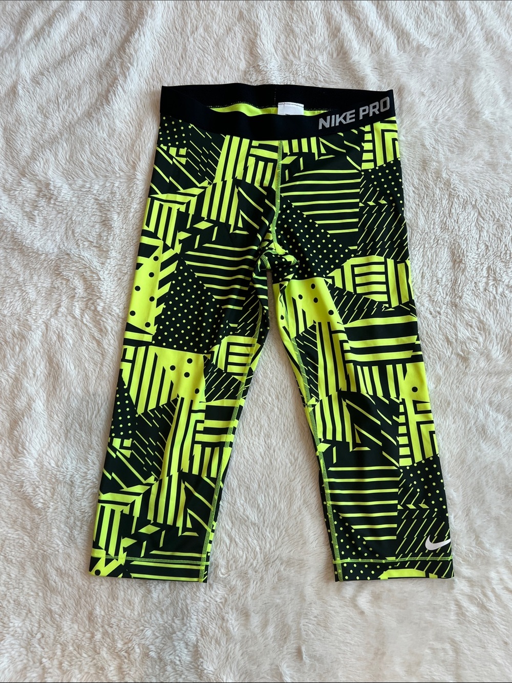 NIKE PRO Capri Cropped Leggings Neon Yellow size large